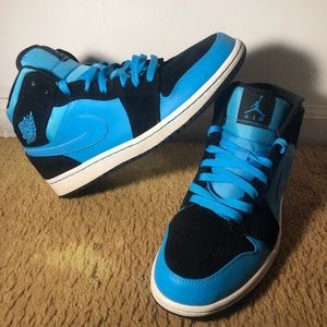 Jordan Retro 1 Mid